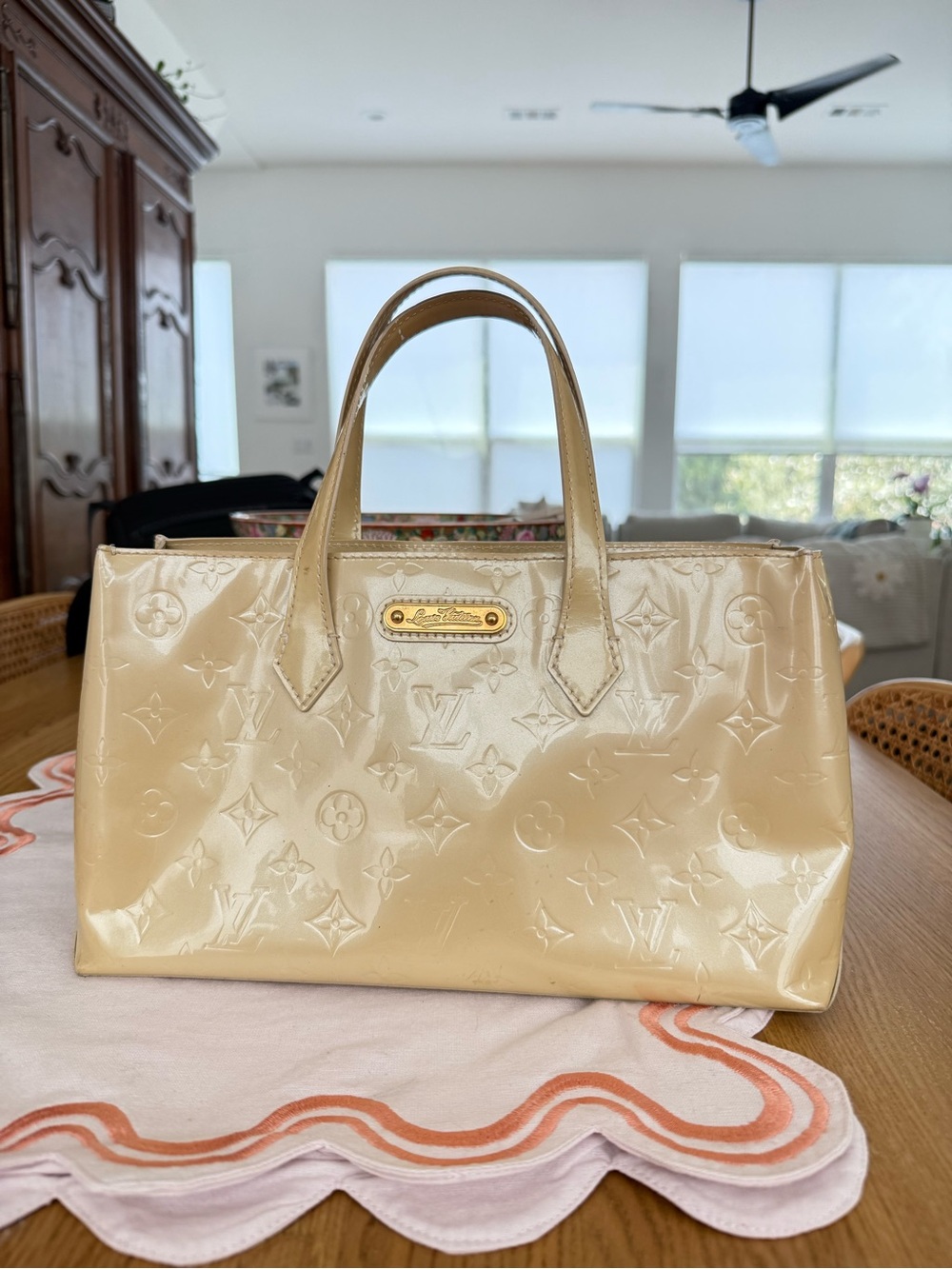 Louis Vuitton Cream Patent Vernis Wilshire PM Purse